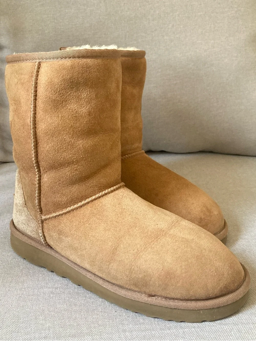 UGG Classic Short II Boots Chestnut Suede Shearling Size 8